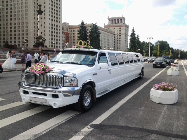 Лимузин Ford Excursion 28 мест