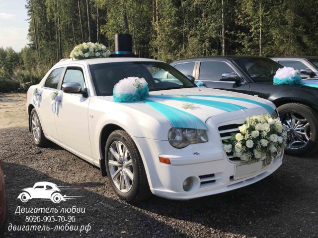 Аренда белого автомобиля Chrysler 300C