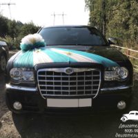 престижный черный автомобиль на свадьбу